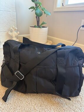 Women's prAna gym bag with yoga mat straps. Black like new